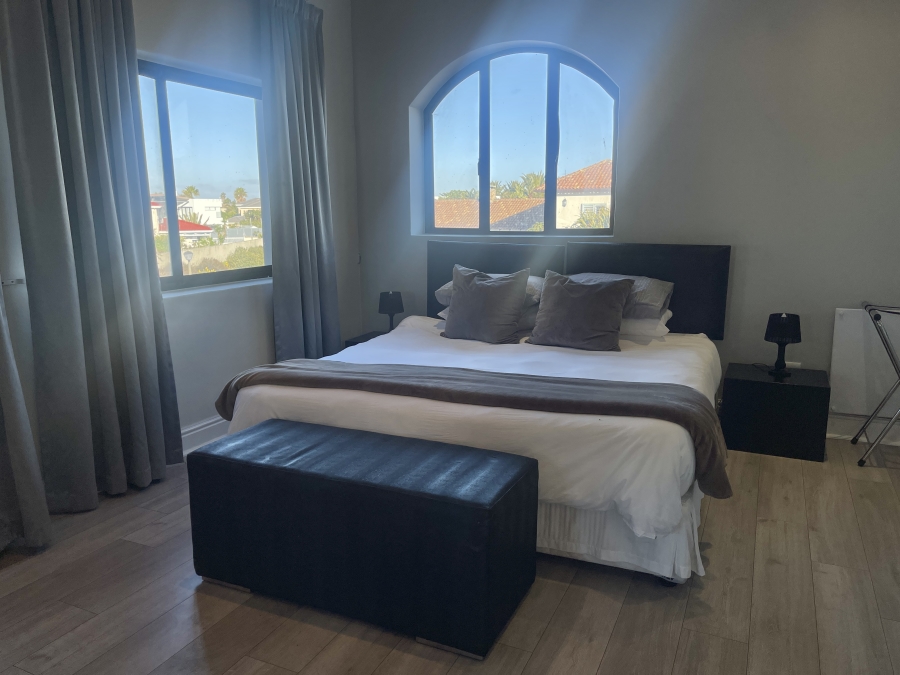 9 Bedroom Property for Sale in Sunset Beach Western Cape